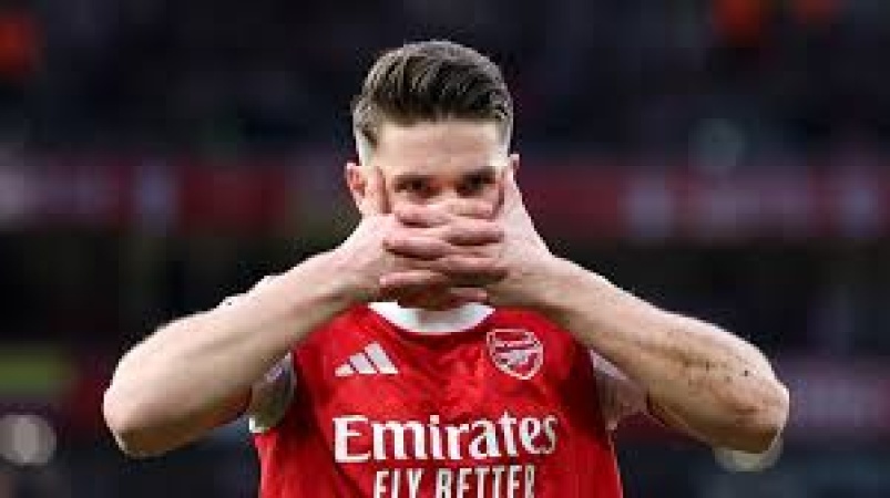 Arsenal lead by nine points after beating Sunderland