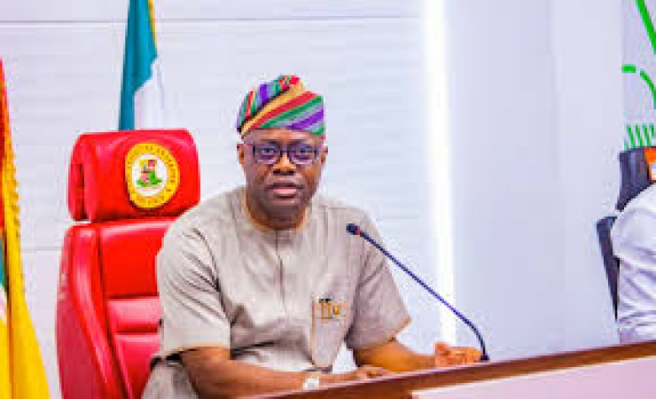 Makinde elevates 14 Oyo high chiefs to Obas, presents staff of office