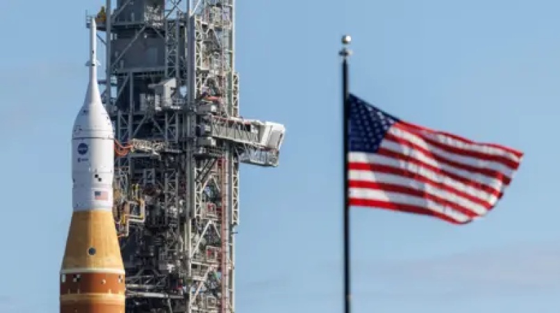 Nasa astronauts' moon mission likely to be delayed due to rocket issue