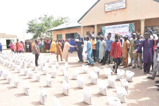 Ramadan charity: TY Buratai Humanity care foundation and UFAM holdings ltd extend food relief to Mando community