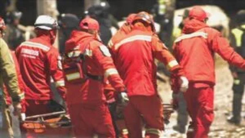 15 killed as plane carrying new banknotes crashes into a busy road