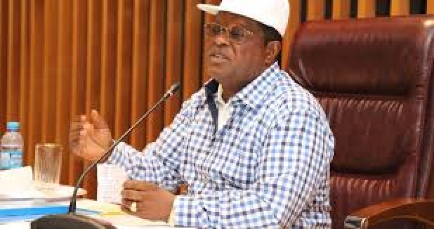 Umahi orders contractors to apply concrete cement on Federal roads