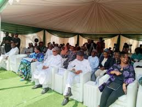 FG takes over 371 solar-powered PHCs across 17 states 