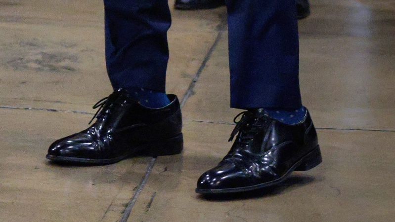 Male shoe anxiety hits the Oval Office