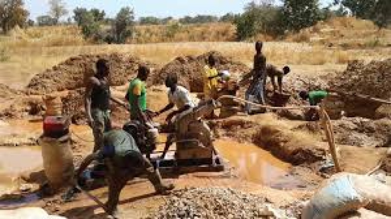 Troops arrest eight illegal miners, dismantle site in Abuja