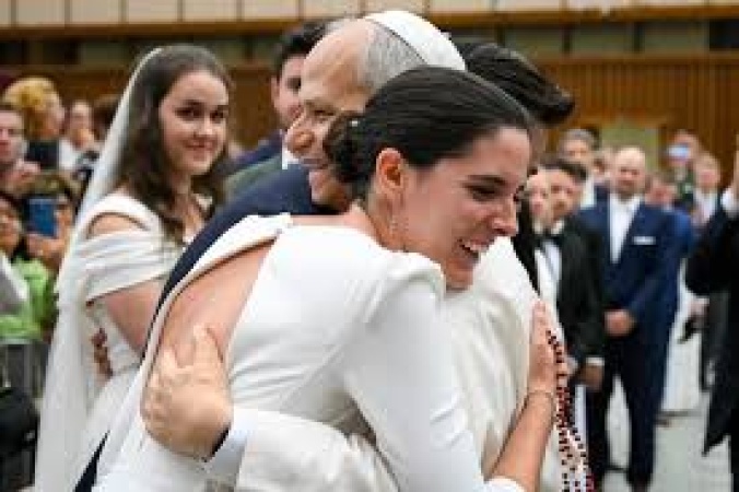 Pope calls heads of bishops' conferences to Rome for summit on family