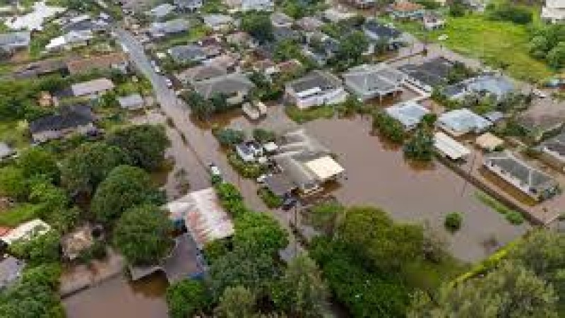 Thousands evacuated as Hawaii faces worst flooding in 20 years