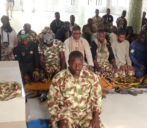 Troops defy terrorist threats, celebrate Sallah in Ngoshe mosque