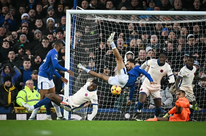 Everton dominate Chelsea to boost European hopes
