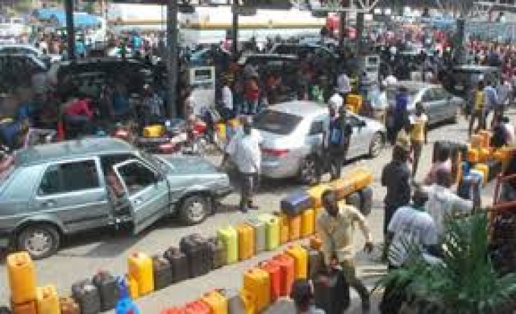 Nigerians groan as petrol hits N1,400 a litre