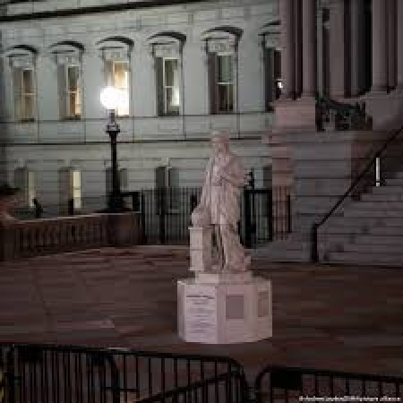 White House installs Christopher Columbus statue in latest cultural move by Trump Administration