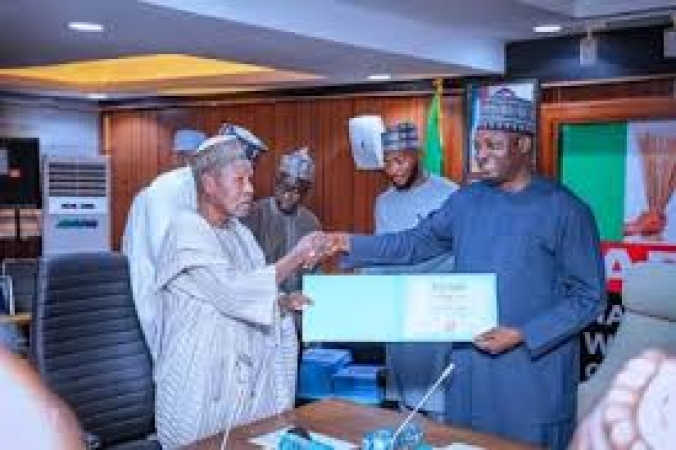 Yilwatda, APC NWC members receive certificates, pledge to deliver party manifesto