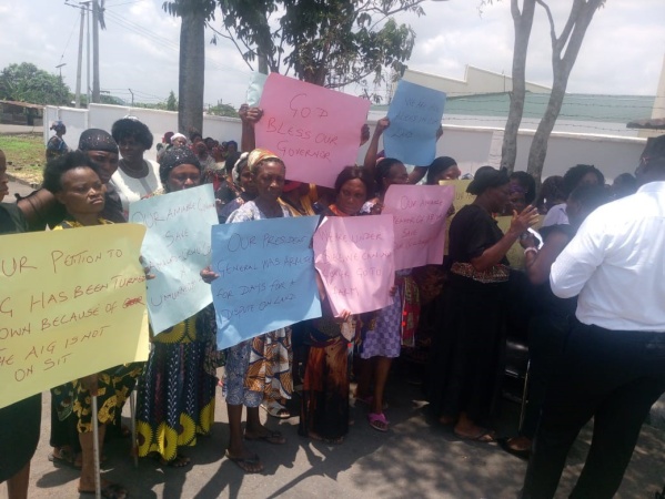 Abia community women protest indiscriminate arrest of youths