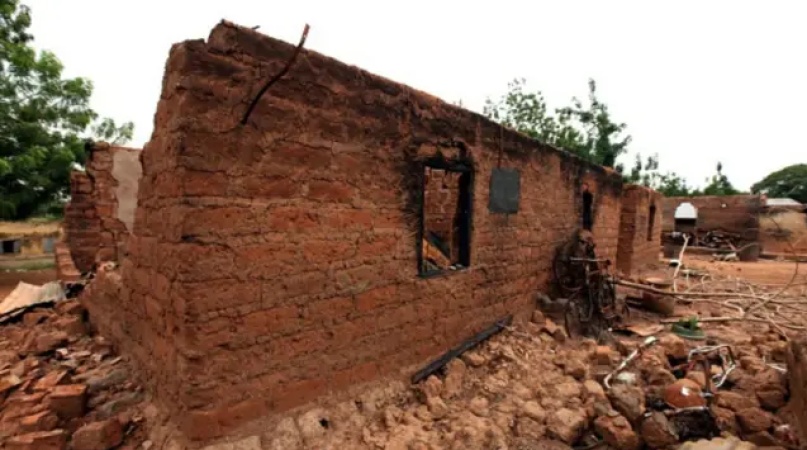 Guns boom as suspected terrorists kill five in Kwara, residents flee into the bush