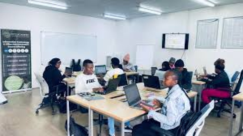 Four skills every recent college graduate needs to land a job, according to a job expert