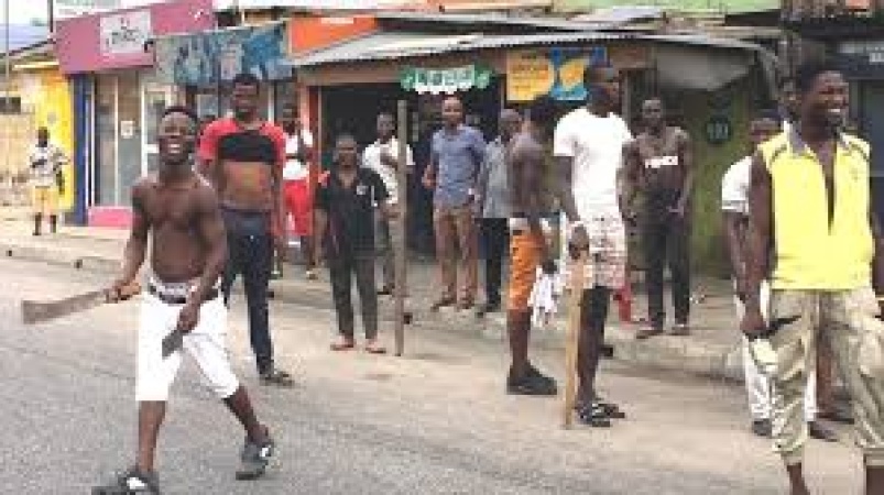 Armed gang invades Lagos community, robs residents, passersby