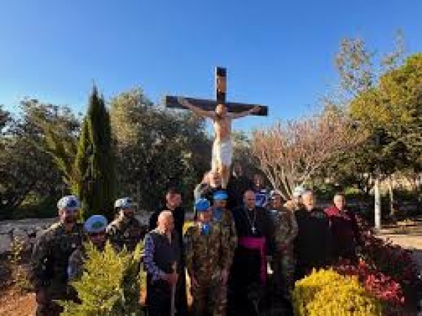 Italian peacekeepers replace Jesus statue vandalized by Israeli soldiers