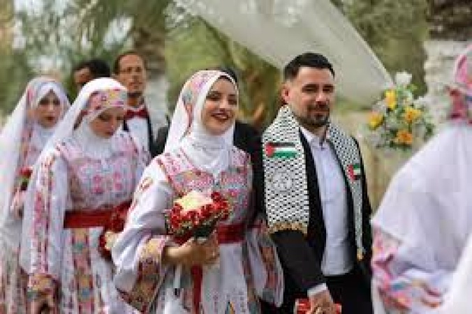 Hope in Gaza as 300 couples get married at one time.