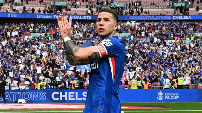 Chelsea reach FA Cup final after Fernandez winner against Leeds