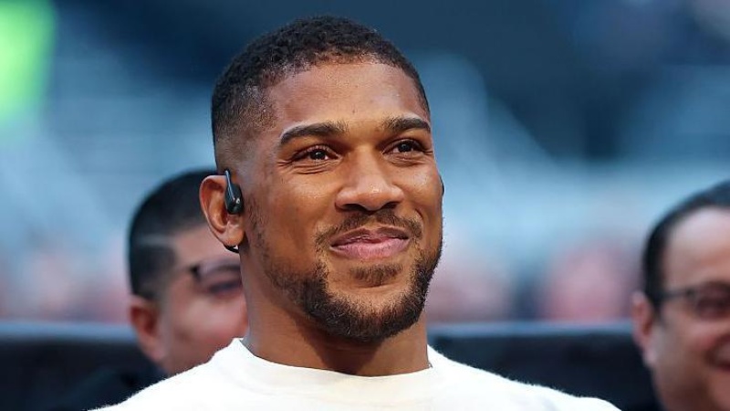Joshua signs deal to fight Fury - Hearn