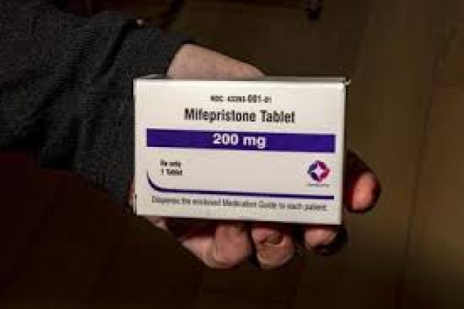 Appeals court blocks FDA rule that allows women to obtain abortion drugs by mail