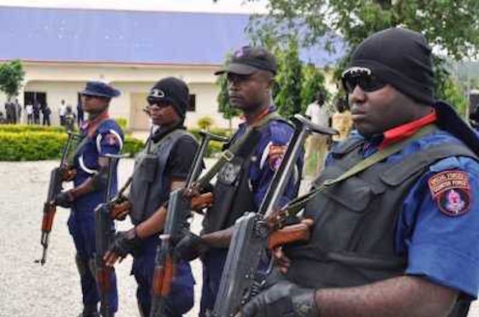 Pandemonium as NSCDC operatives, CBN security officials clash over missing child