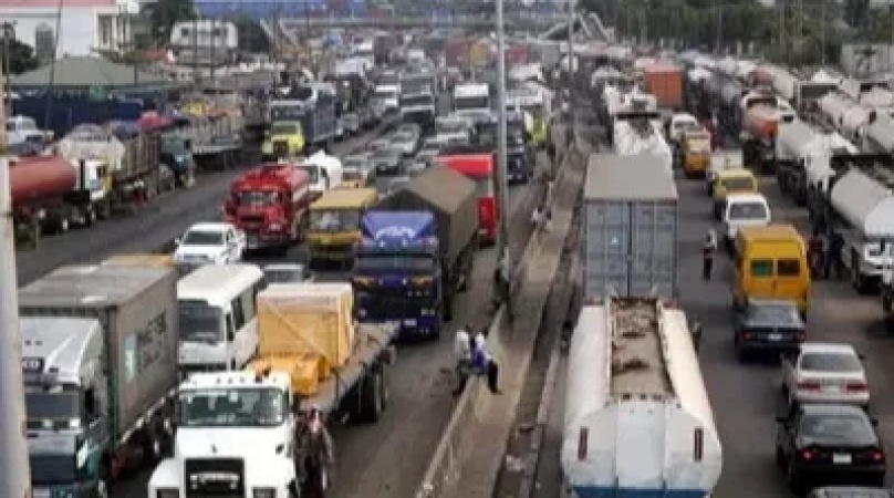 Gridlock returns as trucks shut Mile 2 axis of Oshodi-Apapa Expressway