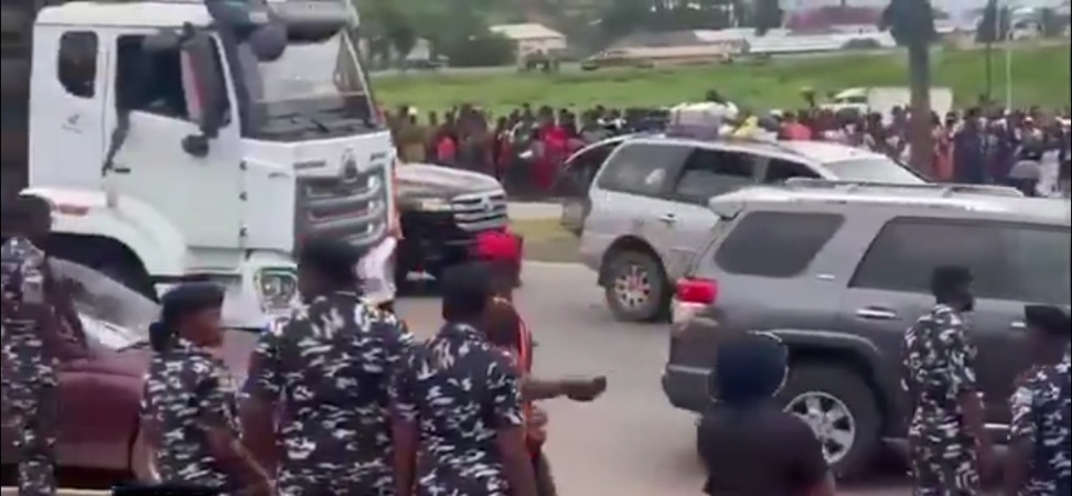 Protesters block major Abuja road over kidnapping, killings