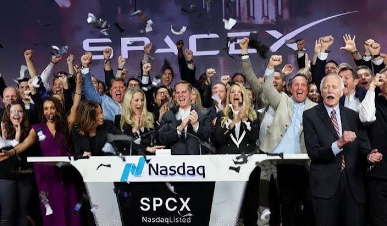 SpaceX shares jump 6% after record IPO despite valuation concerns