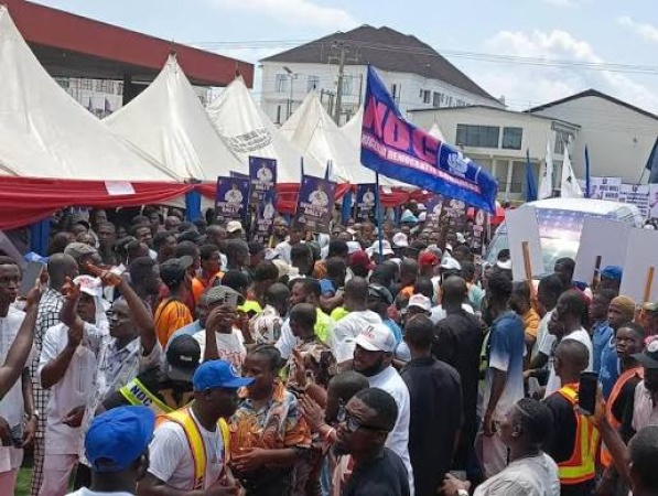 NDC chieftains, others dump party for APC in Bayelsa