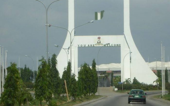 Economic hardship: Abuja workers turn to petty businesses