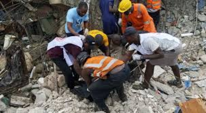 Navy rescues building collapse victims in Lagos