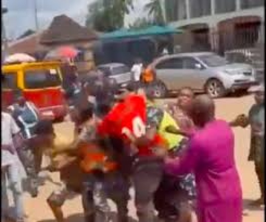 Outrage over video of civilians assaulting police officers in Edo