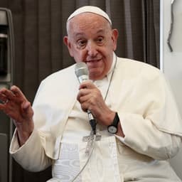 Pope criticizes Harris and Trump, tells US Catholics to choose ‘lesser evil’