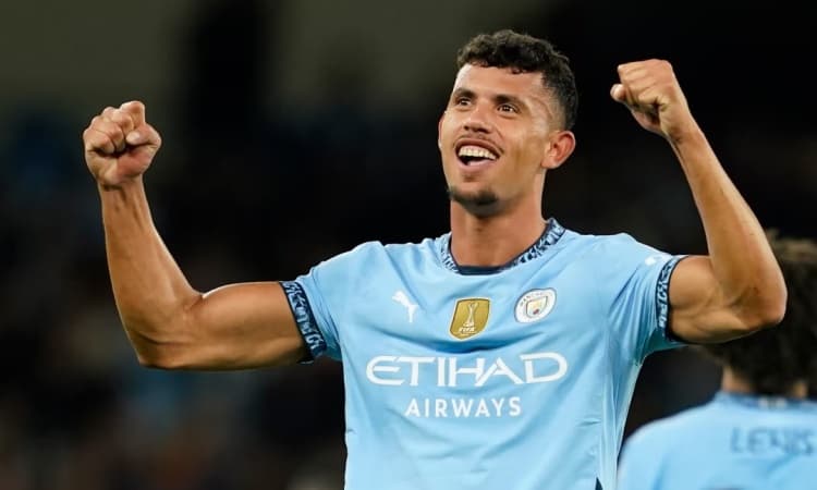 Manchester City star arrested for alleged phone theft