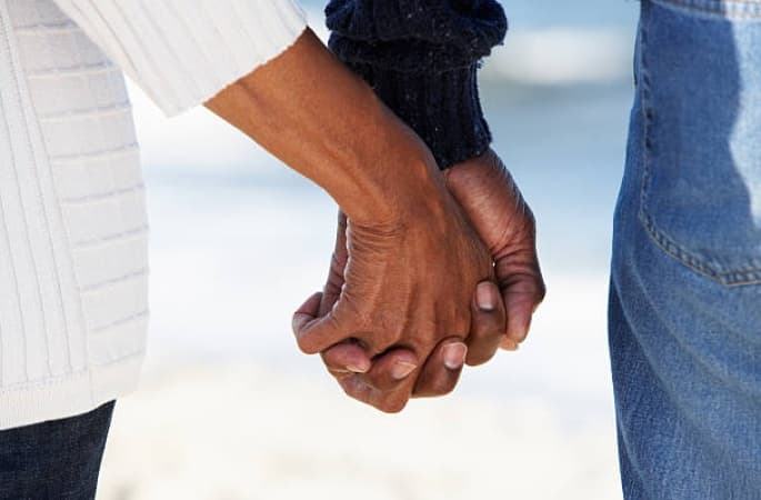 72-yr-old man walks out on 50-year old girlfriend after cohabiting for 2 years