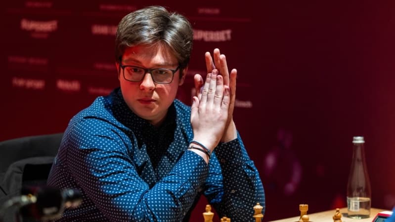 Chess grandmaster expelled from competition for alleged cheating