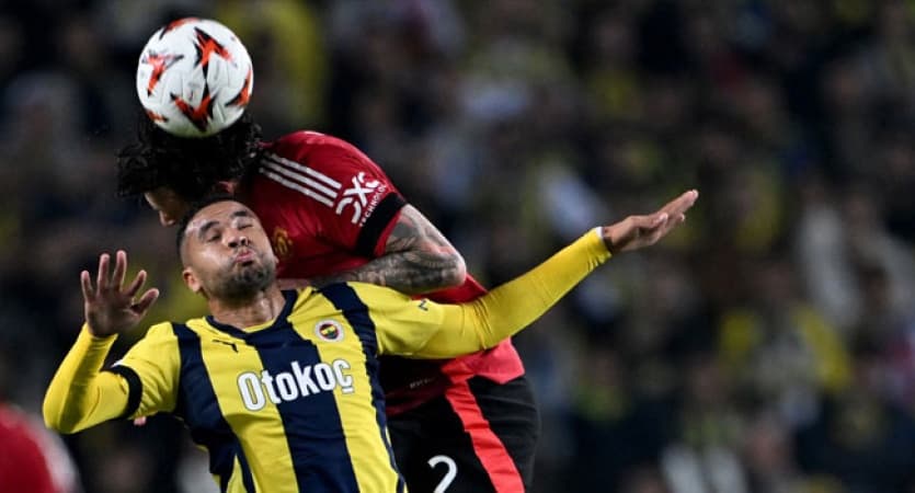 Mourinho sees red as Fenerbahce hold Man United in Europa League