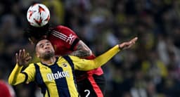 Mourinho sees red as Fenerbahce hold Man United in Europa League