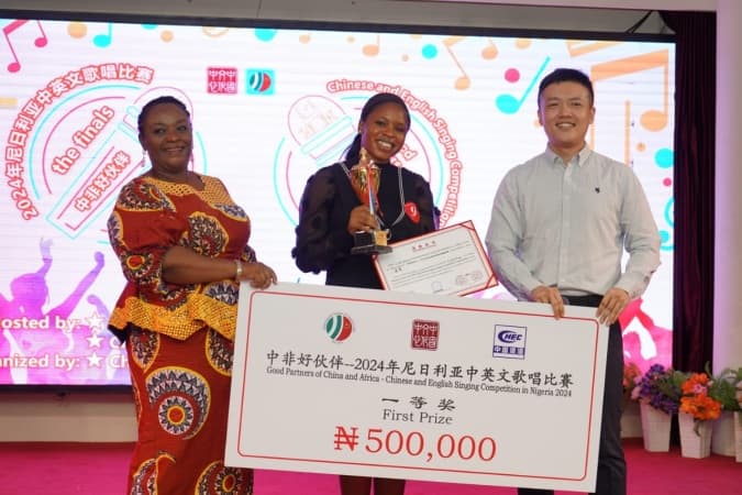 Nigerian wins Chinese singing competition