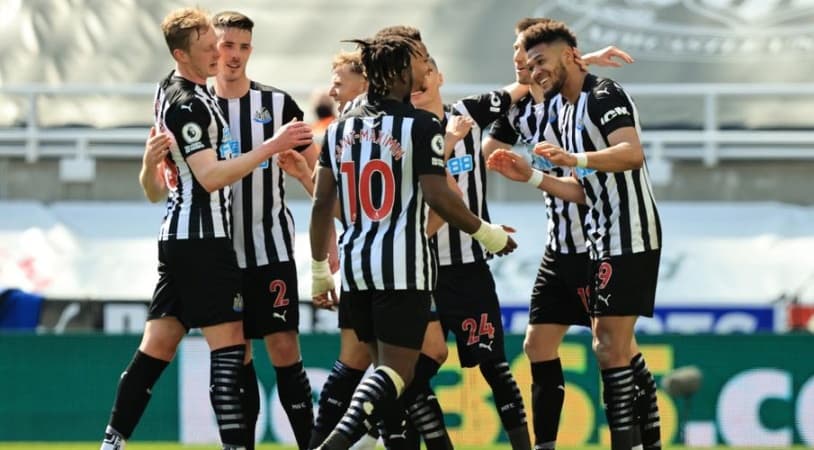 Newcastle shock hosts Arsenal to put one foot in League Cup final