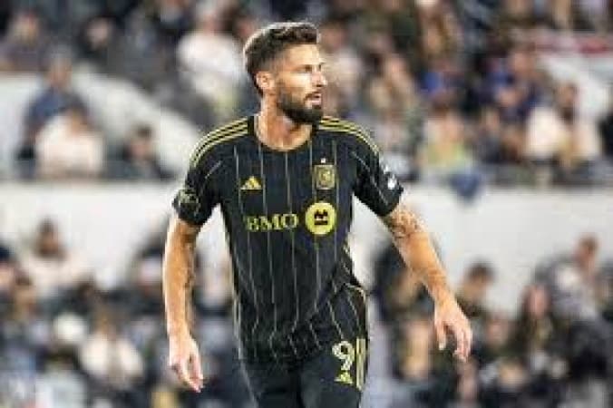 Ex-Arsenal and Chelsea star Giroud loses $500,000 worth of jewellery to thieves