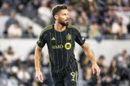 Ex-Arsenal and Chelsea star Giroud loses $500,000 worth of jewellery to thieves