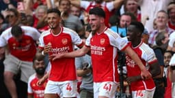 Arsenal edge out Chelsea, Fulham beat Spurs
