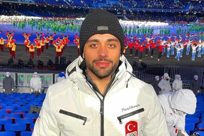 Olympic star and his father die in hotel fire