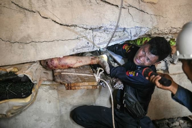 Death toll in Myanmar earthquake crosses 1,000 as rescuers dig for survivors