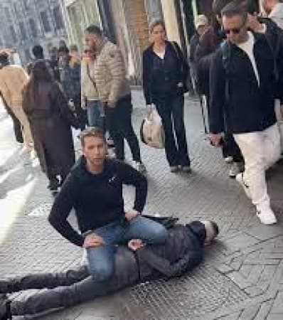 Brave tourist over-powers knifeman who stabbed five persons in Amsterdam