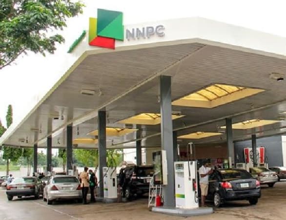 NNPCL increases petrol pump price to N950 per litre
