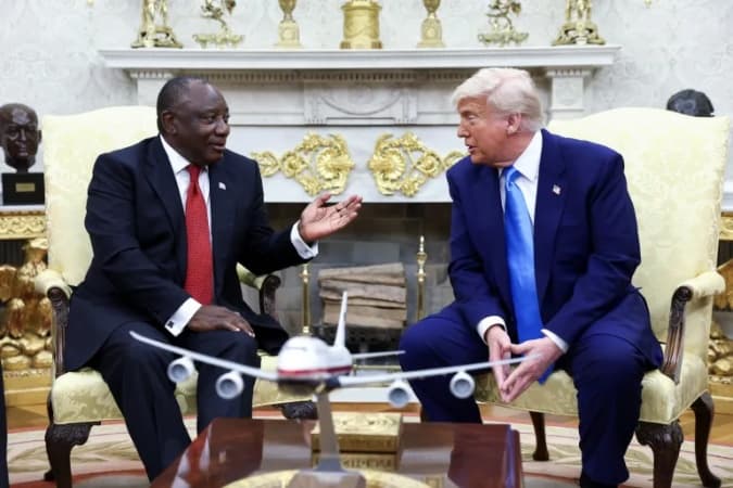 Trump ambushes South Africa’s Ramaphosa with false ‘white genocide’ claims