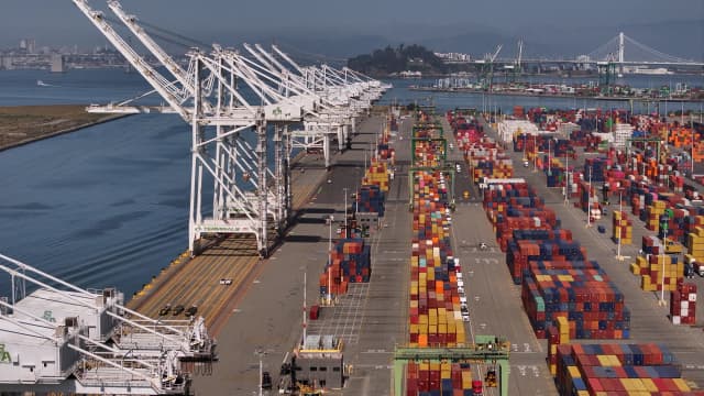 Appeals court pauses ruling that blocked Trump’s tariffs